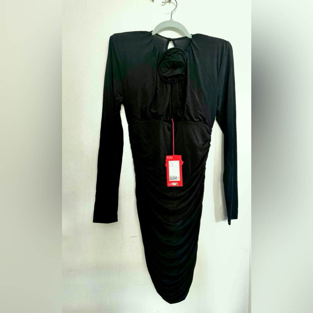 MAGDA BUTRYM X H&M
ROSE-APPLIQUÉD BODY CONE DRESS WITH SHOULDER PADS - Picture 6 of 12